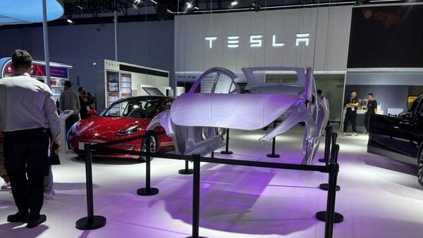 Tesla gives EV buyers reason to wait as prices keep falling